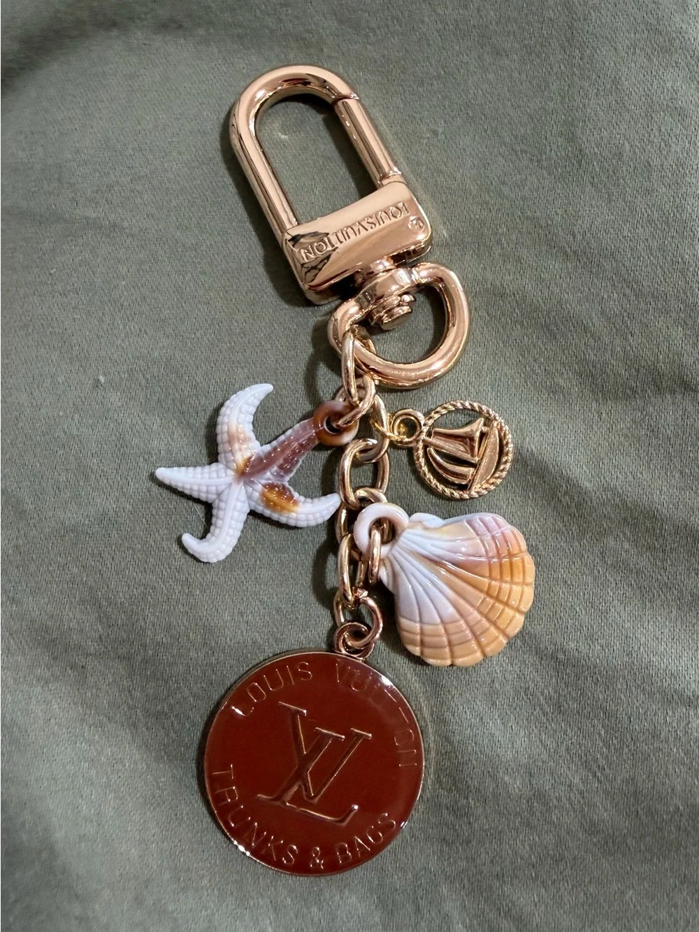 Upcycled Gold-Tone Seaside Charm Keychain with White & Peach Shell Accents